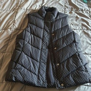 Gap puffer vest. Navy with dark blue polkadots. Zipper and snap closure. Lg